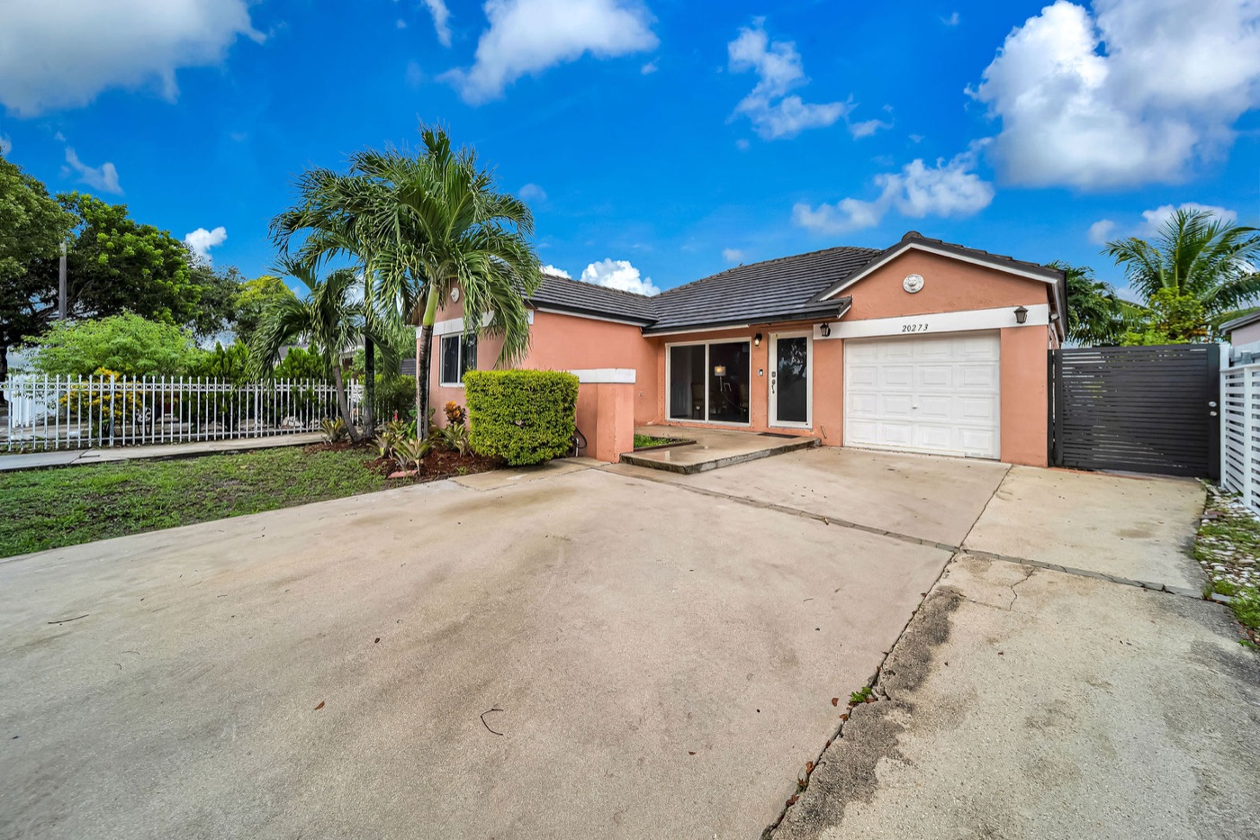 20273 NW 32nd Ave, photo 1