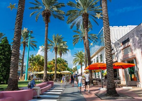 Lincoln Road pedestrian mall, South Beach, Miami Beach